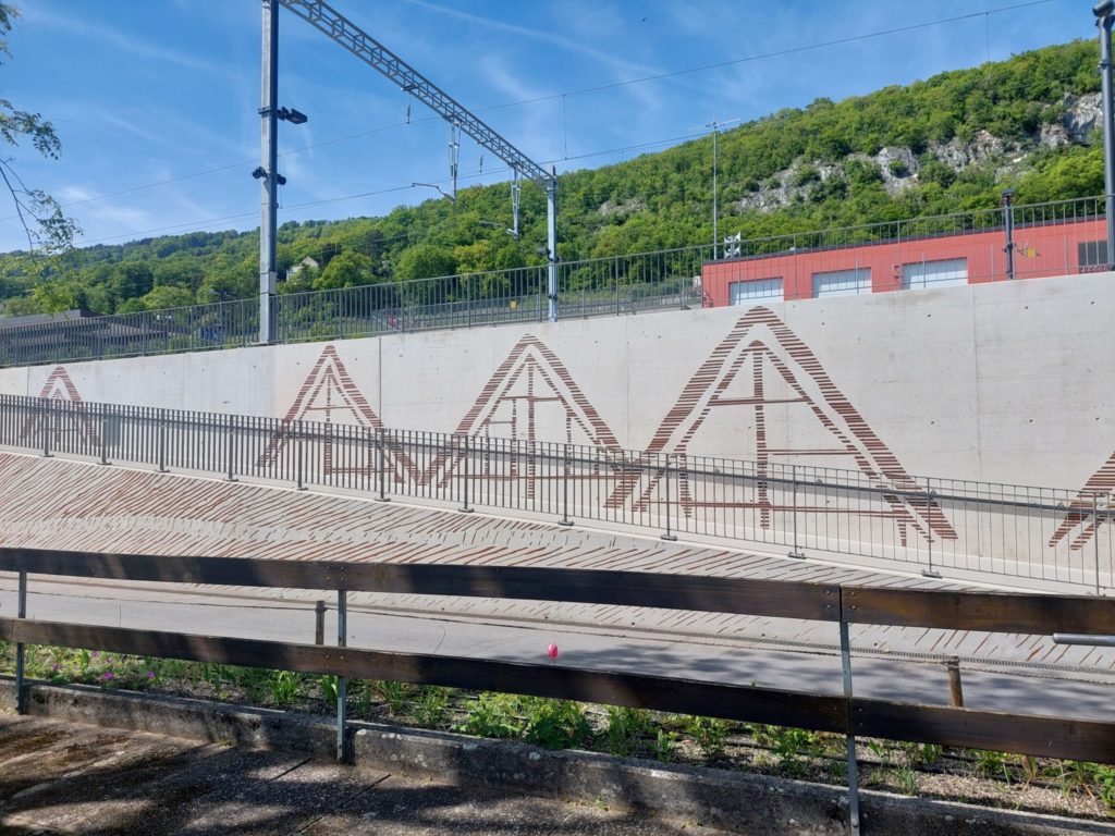 Design urbain pensé autant pour le promeneur que pour le pendulaire.